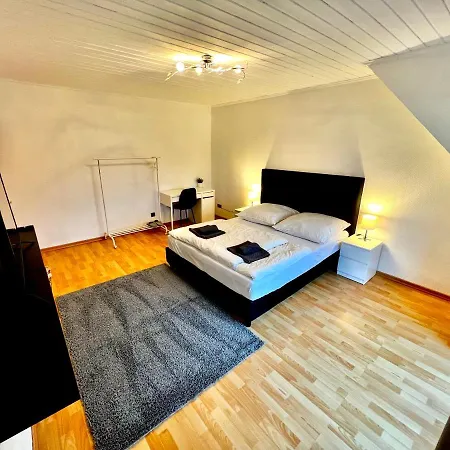 Praktisches Im Grossen Haus Mit Garten * デュッセルドルフ