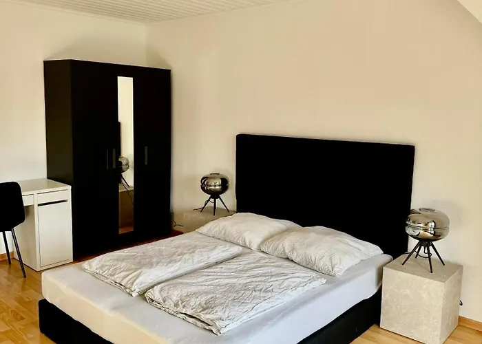 Gemuetliches Mit Grosser Terrasse Naehe Messe, Flughafen & Psd Dome * Düsseldorf